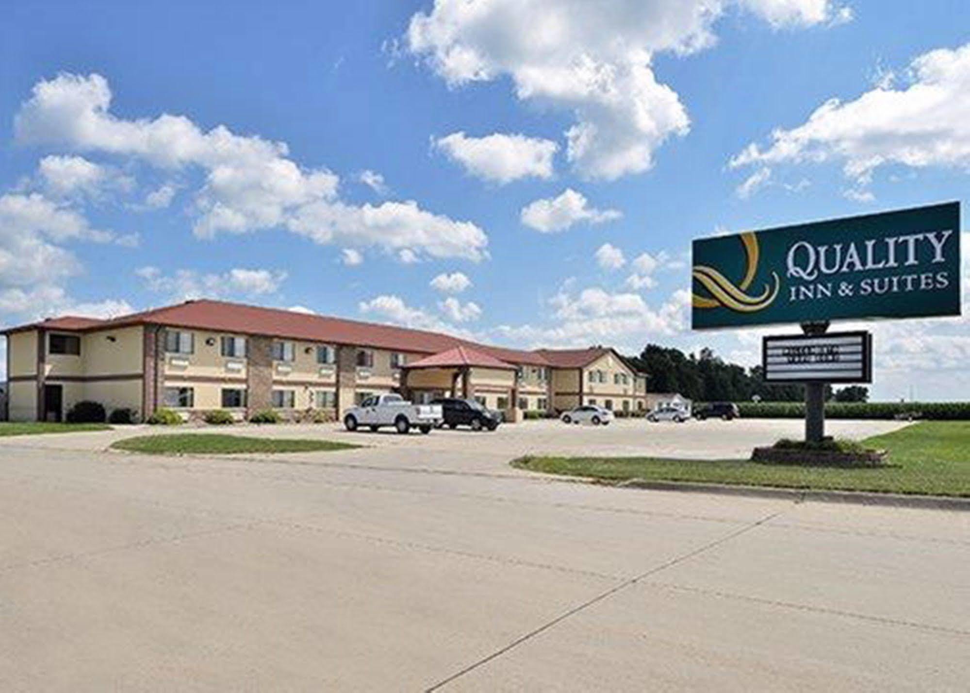 Quality Inn & Suites Grinnell Near University Exterior photo